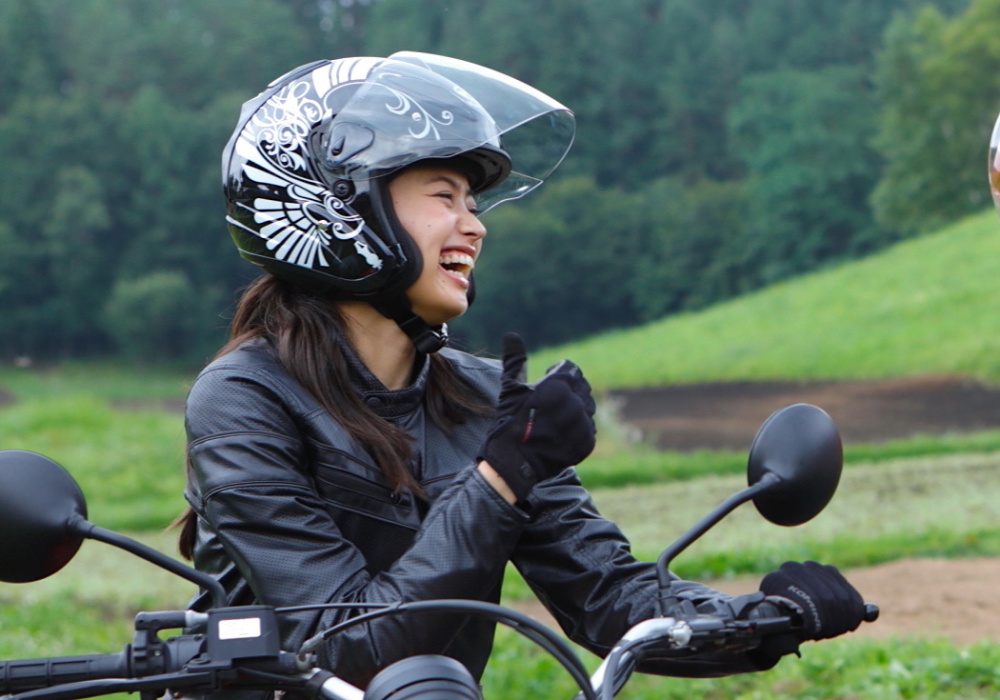 レディスバイク×カブトコラボヘルメット“AVAND-Ⅱ”、販売開始!! - お知らせ - レディスバイク