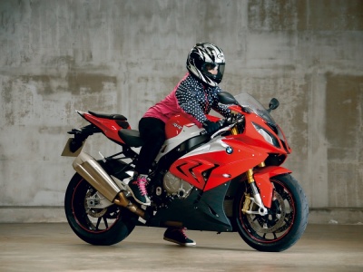 [女性ライダーの足つきチェック] S 1000 RR(2015年撮影)