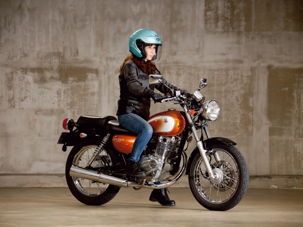 女性ライダーの足つきチェック] ST250 E type(2015年撮影