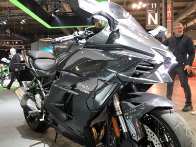 スーパーチャージャー搭載のツアラー・Ninja H2 SXなどがカワサキから発表！ 2018年春から国内販売もスタート