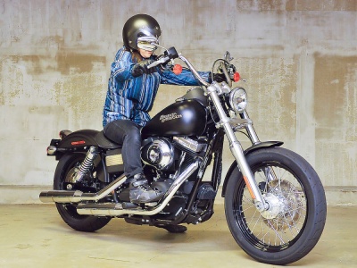 [女性ライダーの足つきチェック] FXDB STREET BOB (2012年撮影)