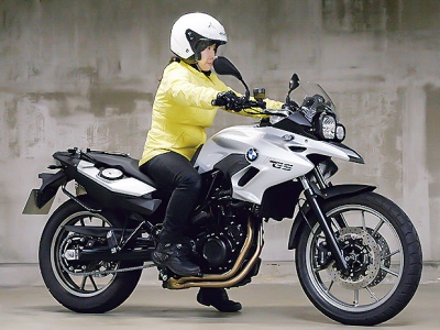 [女性ライダーの足つきチェック] F700GS (2013年撮影)