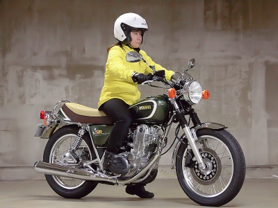 [女性ライダーの足つきチェック] SR400(2013年撮影)