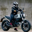 [女性ライダーの足つきチェック] Scrambler Sixty2(2016年撮影)