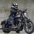 [女性ライダーの足つきチェック] IRON 883 (2016年撮影)