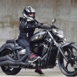 [女性ライダーの足つきチェック] XVS1300CU (2016年撮影)