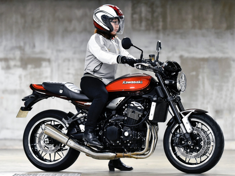 [女性ライダーの足つきチェック] Z900RS(2017・18年撮影) - バイクトピックス - レディスバイク