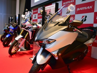 BRIDGESTONEより、BATTLAXシリーズの新タイヤ5モデルが2018年2月に販売開始します