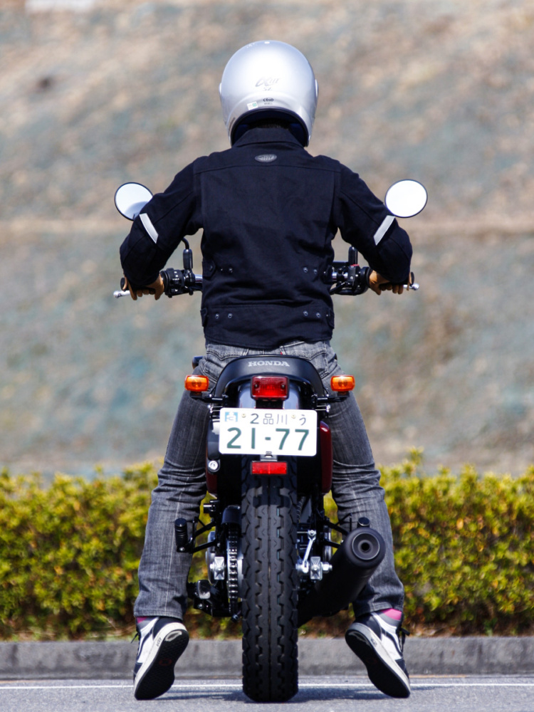女性ライダーの足つきチェック Cb223s 08年撮影 バイクトピックス レディスバイク