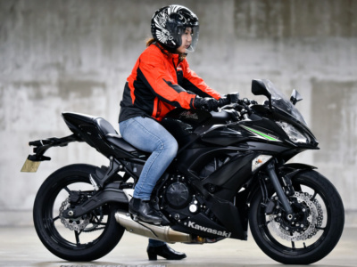 [女性ライダーの足つきチェック]Ninja650(2018年撮影)