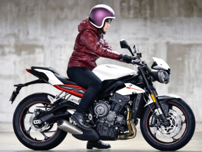 [女性ライダーの足つきチェック]STREET TRIPLE R Low(2018年撮影)