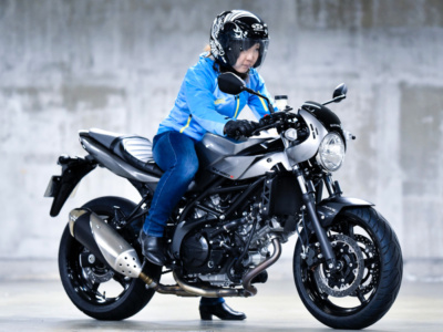 [女性ライダーの足つきチェック]SV650X ABS(2018年撮影)