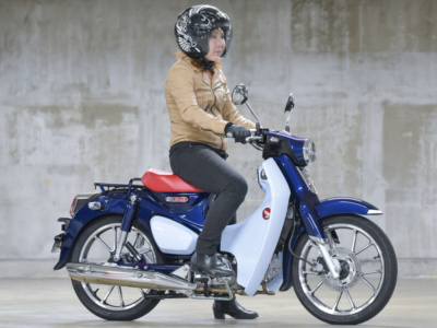 [女性ライダーの足つきチェック]SUPERCUB C125(2018年撮影)