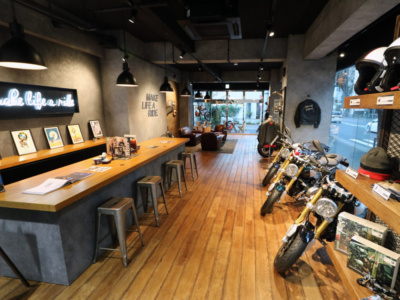 広～い店内でじっくりとバイクを見られます♪日本最大級のBMW Motorradディーラーが、東京都・世田谷区にオープン
