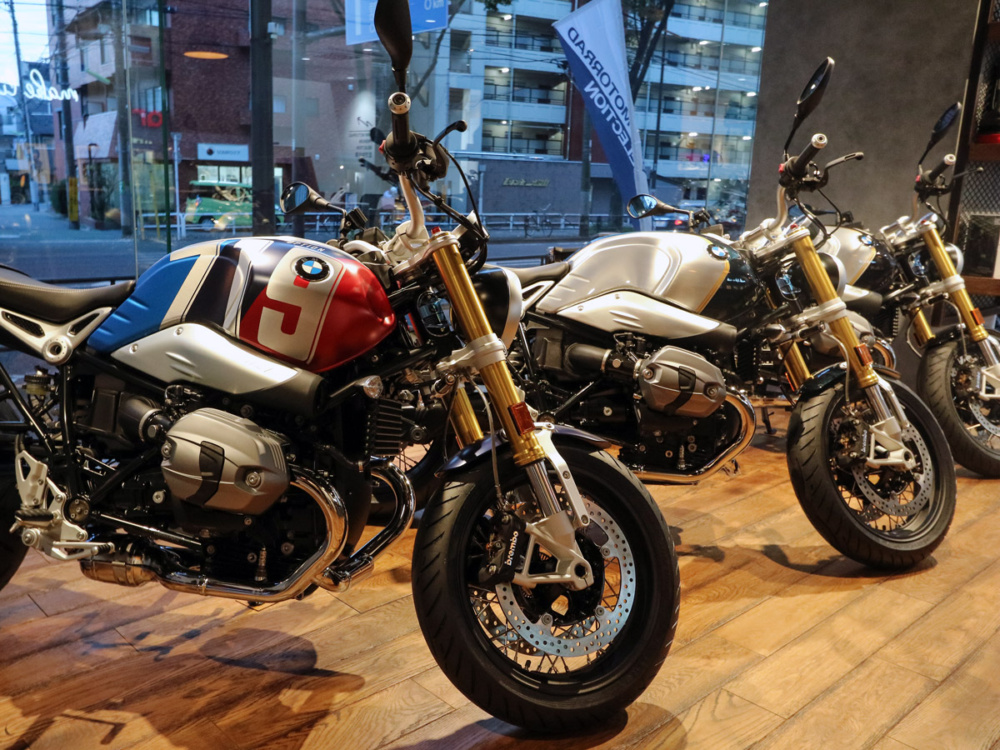 広～い店内でじっくりとバイクを見られます♪日本最大級のBMW Motorrad