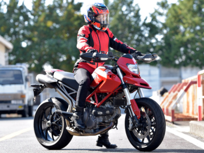 [女性ライダーの足つきチェック] HyperMotard796 (2018年撮影)