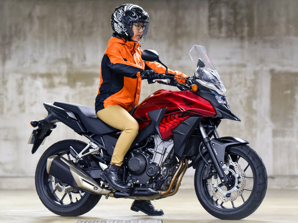 女性ライダーの足つきチェック 400x 2018年撮影 バイクトピックス レディスバイク