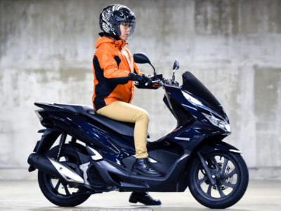 [女性ライダーの足つきチェック]PCX HYBRID(2018年撮影)