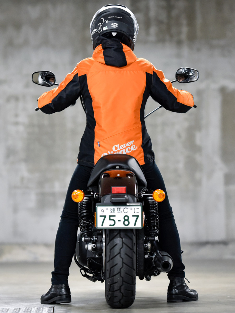 [女性ライダーの足つきチェック] IRON1200(2019年撮影) - バイクトピックス - レディスバイク