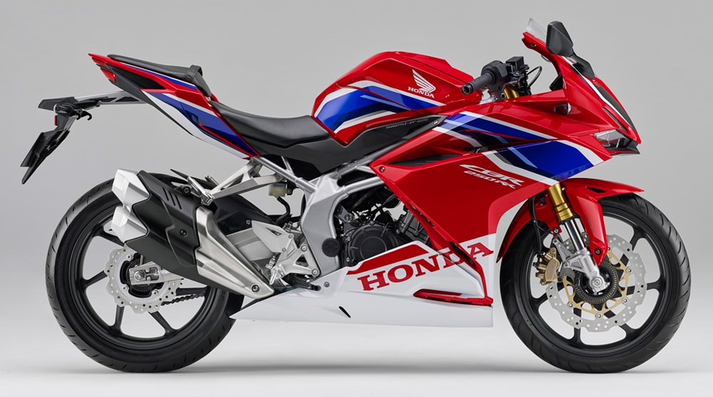 女性ライダーの足つきチェック Cbr250rr Abs 19年撮影 バイクトピックス レディスバイク