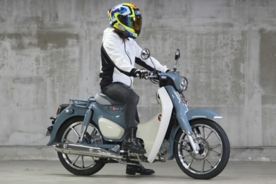 [女性ライダーの足つきチェック]SUPER CUB C125(2019年撮影)