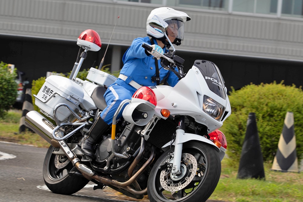警視庁女性白バイ隊 クイーンスターズ によるライディングスクール開催レポート バイクイベントレポート レディスバイク