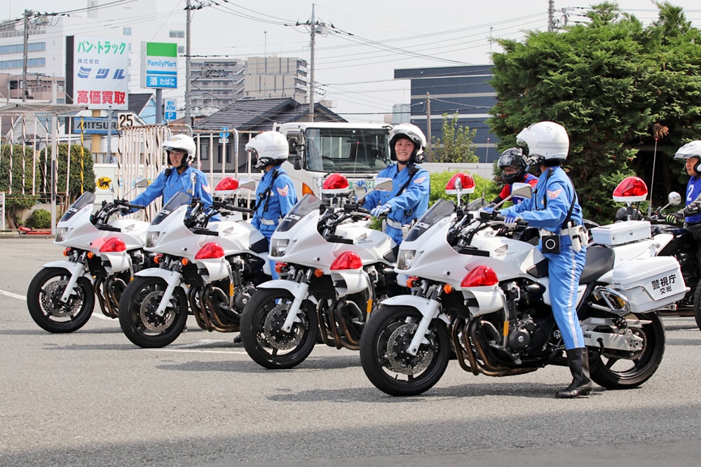警視庁女性白バイ隊 クイーンスターズ によるライディングスクール開催レポート バイクイベントレポート レディスバイク