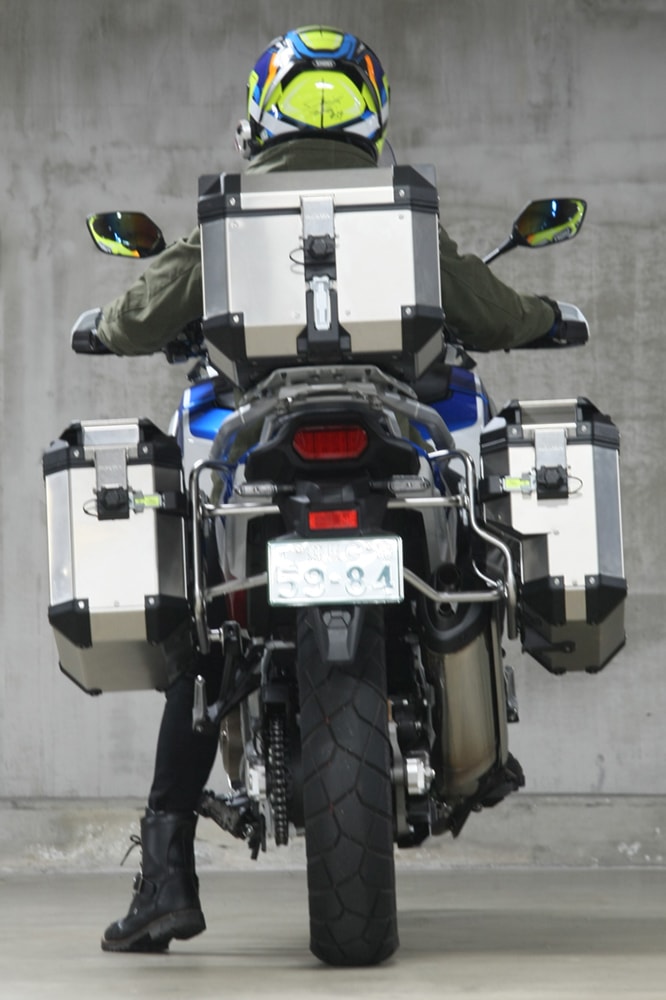 女性ライダーの足つきチェック Crf1100l Africa Twin Adventure Sports Es Dual Clutch Transmission 年撮影 バイクトピックス レディスバイク