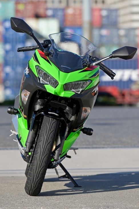 カワサキ Ninja 250 フロントビュー