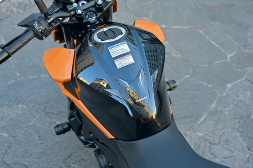 カワサキ Z400 タンクからシートへのライン