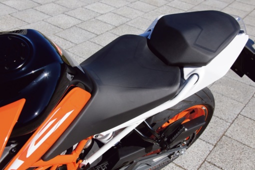 KTM 390 DUKE シート