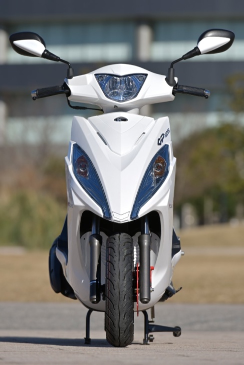 KYMCO GP125i VCBS フロントビュー