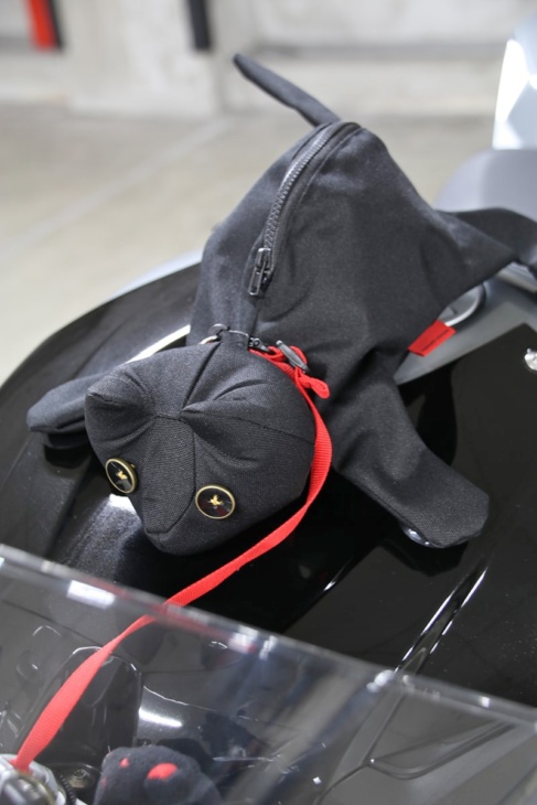 ネコ型タンクバッグ“チャペβ” 赤いヒモ付属