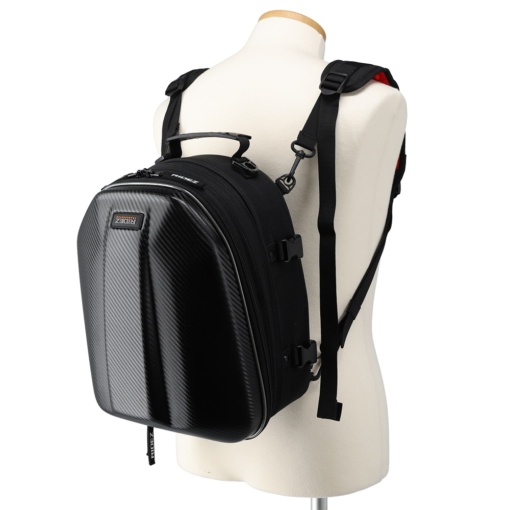 RIDEZ TRANSPORTER HARDSHELL SEAT BAG RTS03を付属のベルトを使って背負った状態