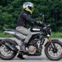 Husqvarna Motorcycles Svartpilen 401 ライディングポジション