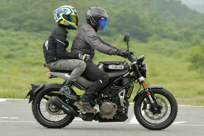 Husqvarna Motorcycles Svartpilen 401 タンデム（タンデマー目線）