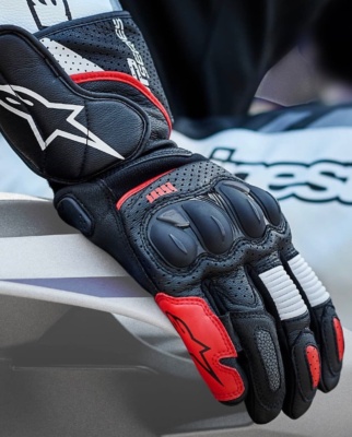 優れたフィット感でストリートからサーキットまでOK！アルパインスターズ“SP-2 V3 LEATHER GLOVE”を紹介