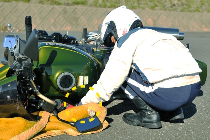 バイクを引き起こす時の手順とコツ