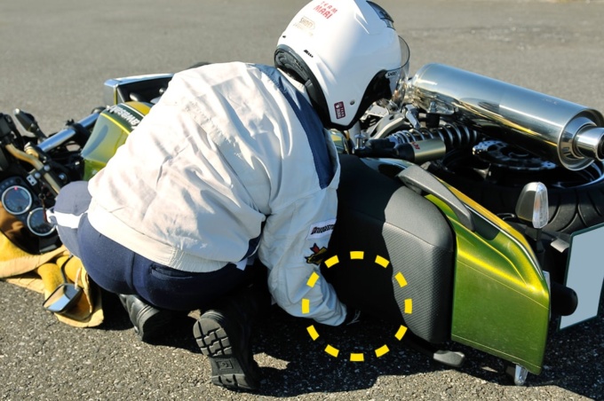 バイクを引き起こす時の手順とコツ