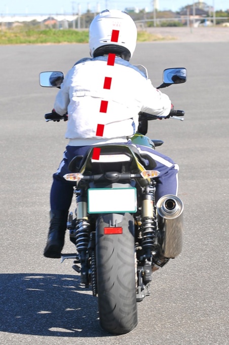 バイクを停止する時のポイント（センターに座り直す）