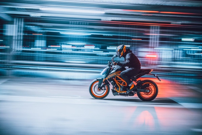 KTM 125DUKE 2021年モデル アクションカット