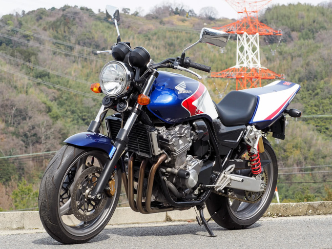 マジカルレーシング CB400SF Revo シングルシートキット装着車