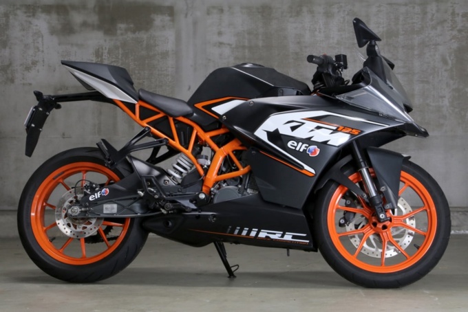 洗車前のKTM RC125