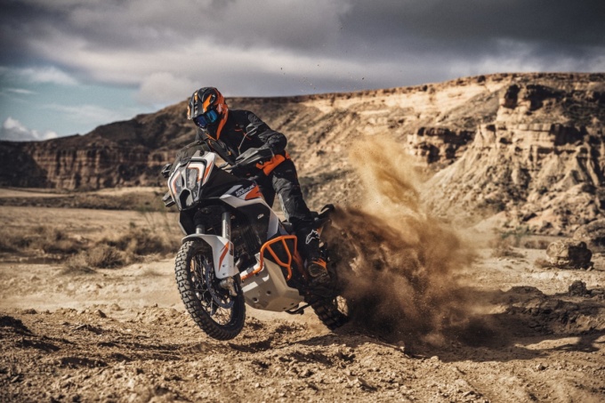 KTM 1290 SUPER ADVENTURE R 走行イメージ