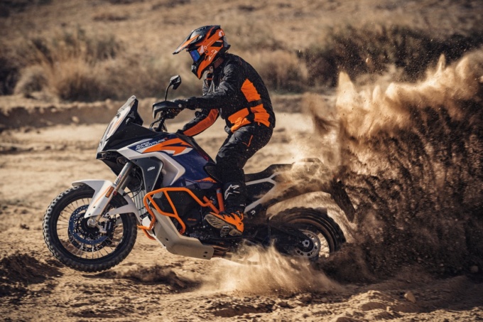 KTM 1290 SUPER ADVENTURE R 走行イメージ