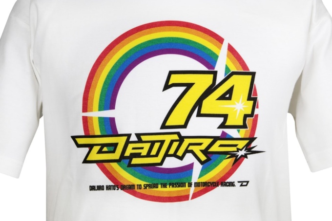 シンイチロウアラカワと「74 DAIJIRO デルタエンタープライズ」とのコラボレーションTシャツ“74 RAINBOW T-SHIRTS”フロント