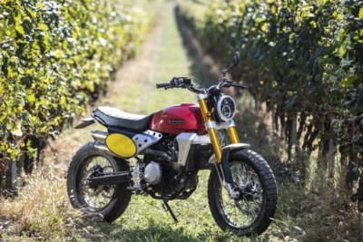 バイクで廊下を爆走!? TBSで放送の“ドラゴン桜”にFANTIC CABALLERO SCRAMBLER 250が登場！