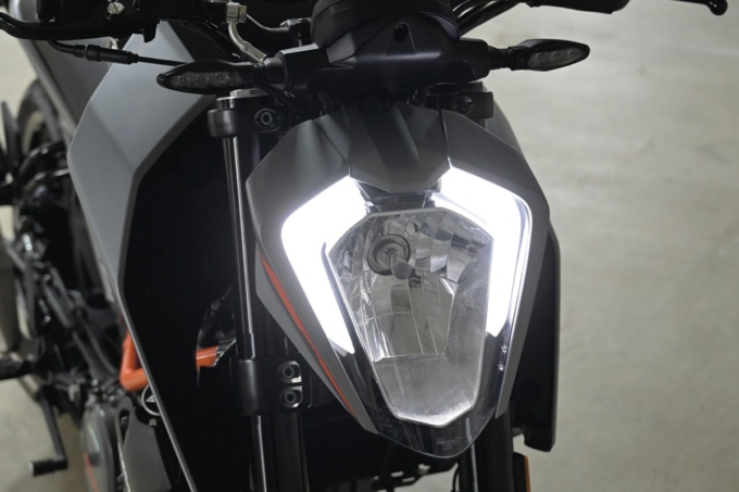 KTM 250DUKE ヘッドライト