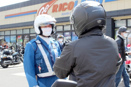 湾岸署×三田署 バイクの“交通安全啓発イベントinライコランド東雲”