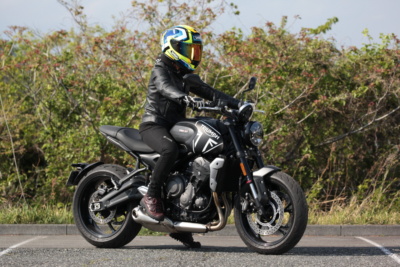 155cm女子ライダーの『少しは参考になるかも？』足つき＆プチインプレ“TRIUMPH TRIDENT 660”